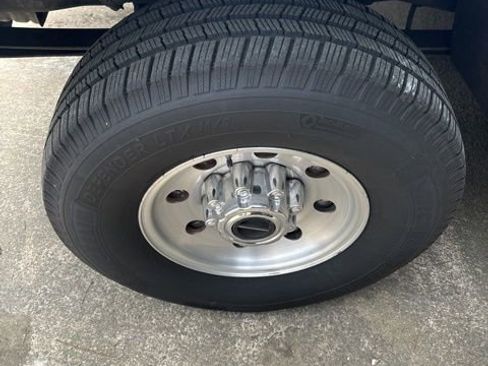 Used 1999 Ford F250 XLT image 2