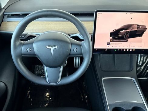 Used 2022 Tesla Model Y Performance AWD/4WD image 16