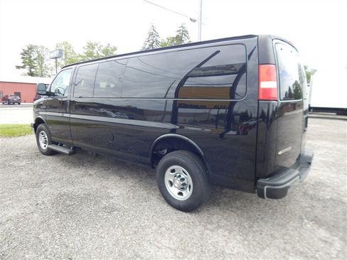 Used 2022 Chevrolet Express 3500 LT w/ LT Preferred Equipment Group RWD image 2