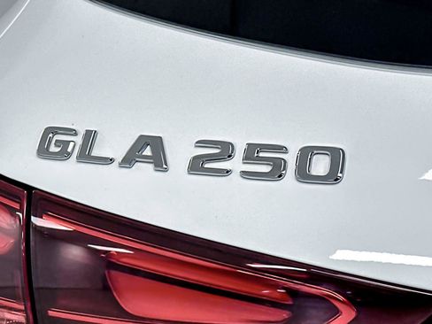 Used 2025 Mercedes-Benz GLA 250 4MATIC image 25
