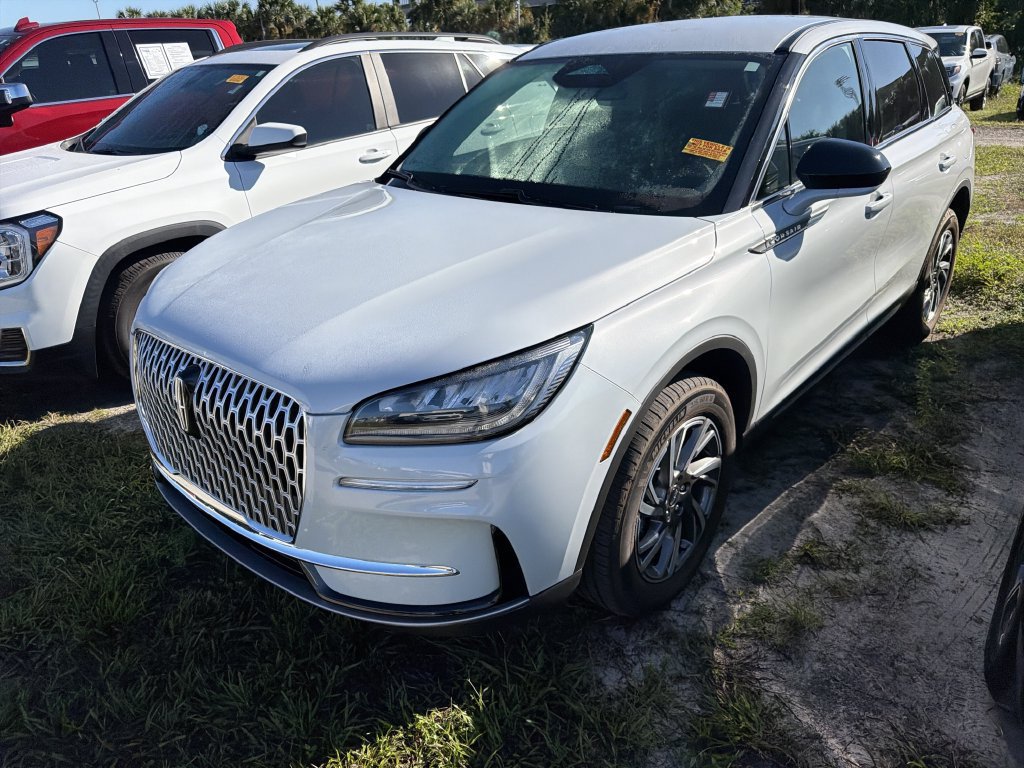 Used 2025 Lincoln Corsair FWD image 3