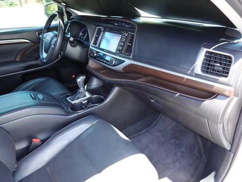 Used 2014 Toyota Highlander Limited FWD image 22