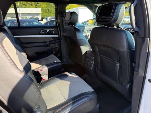Used 2017 Ford Explorer XLT w/ Equipment Group 202A image 18