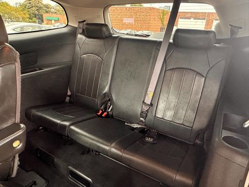 Used 2013 Buick Enclave Leather FWD image 16