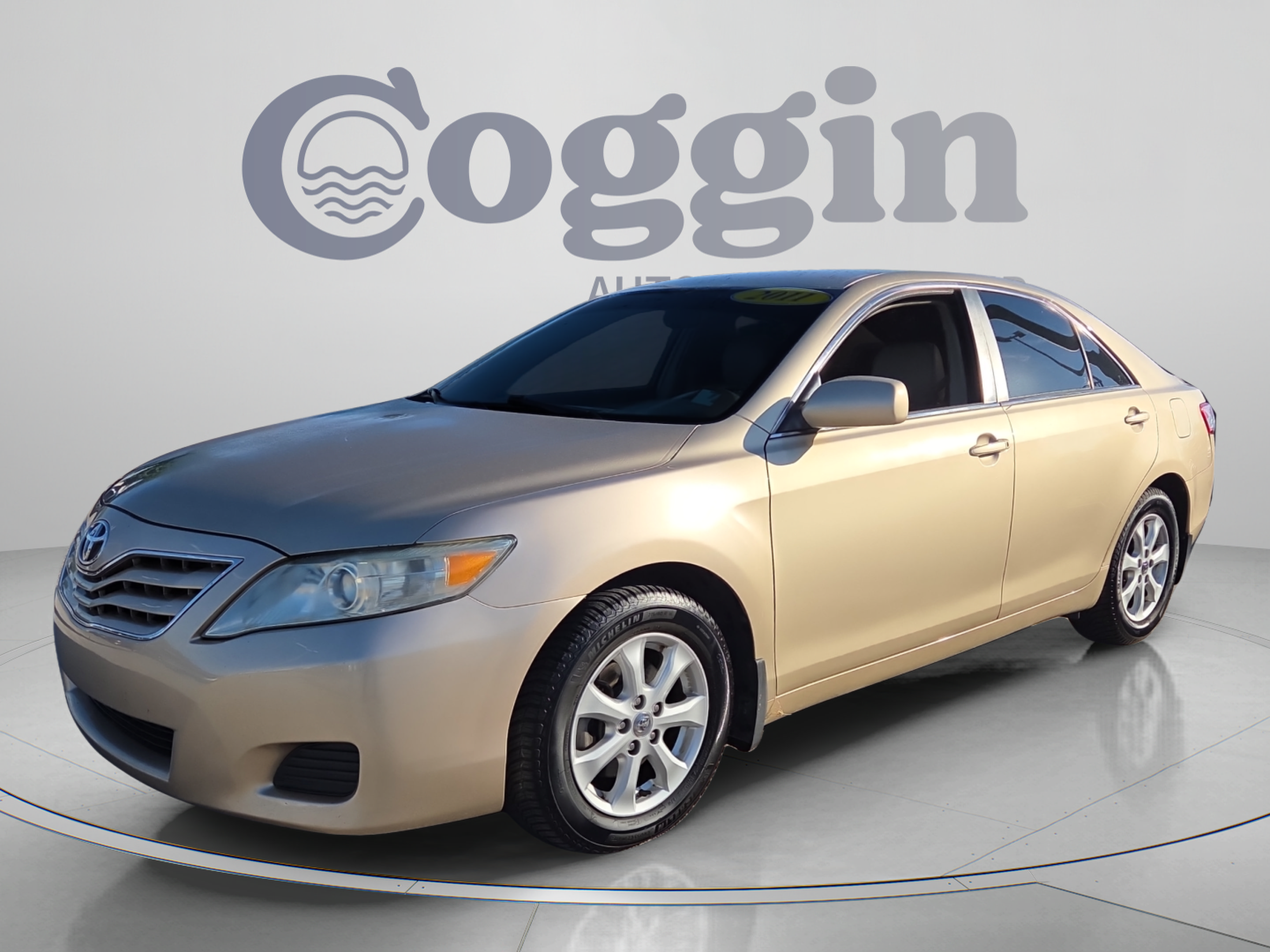 Used 2011 Toyota Camry LE w/ LE Extra-Value Pkg FWD image 1
