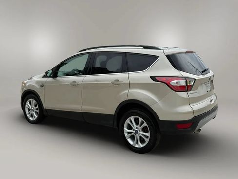 Used 2018 Ford Escape SE FWD image 4
