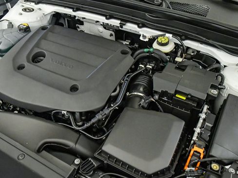 New 2026 Volvo XC40 B5 Plus w/ Protection Package Premier image 27