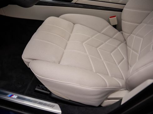 New 2026 BMW 750e xDrive AWD/4WD image 18