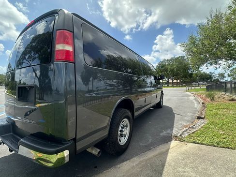 Used 2017 Chevrolet Express 3500 LT w/ LT Preferred Equipment Group RWD image 5