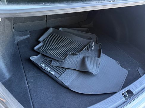 Used 2024 Toyota Corolla SE w/ SE Premium Package image 18