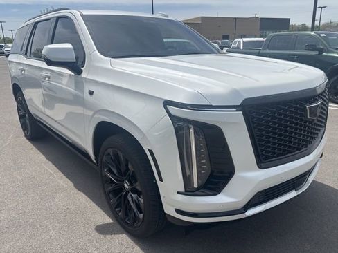 Used 2025 Cadillac Escalade Sport Platinum w/ LPO, Floor Liner Package AWD/4WD image 19