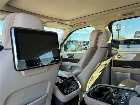 Used 2020 Lincoln Navigator L Reserve w/ Equipment Group 208A Reserve AWD/4WD image 5