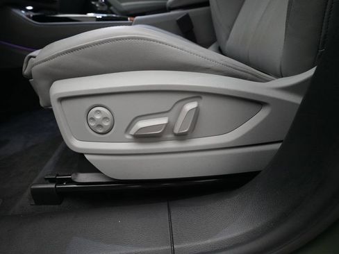 Used 2023 Audi Q5 2.0T Prestige w/ Prestige Package image 17