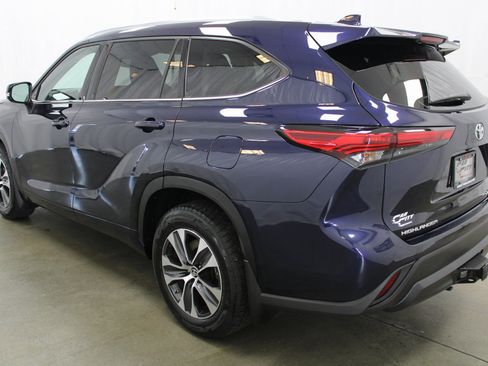 Used 2021 Toyota Highlander XLE image 7