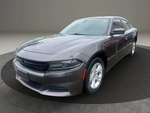 Used 2018 Dodge Charger SXT RWD image 1