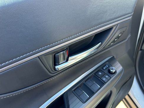 Used 2024 Toyota Venza Limited AWD/4WD image 22