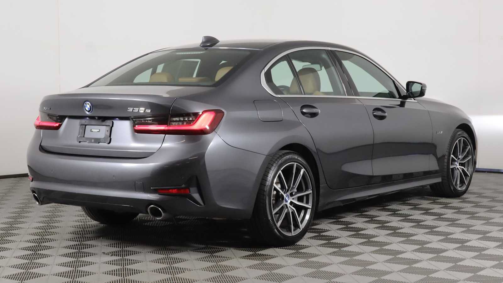 Used 2022 BMW 330e xDrive w/ Premium Package AWD/4WD image 6