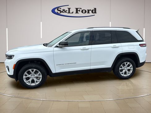 Used 2023 Jeep Grand Cherokee Limited AWD/4WD image 3