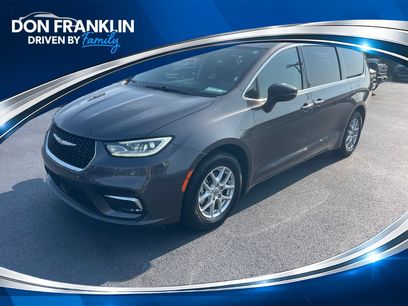 Used 2023 Chrysler Pacifica Touring-L