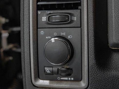 Used 2018 RAM 2500 Tradesman w/ Chrome Appearance Group AWD/4WD image 28