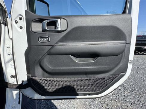 Used 2022 Jeep Wrangler Unlimited Sahara w/ Cold Weather Group image 14