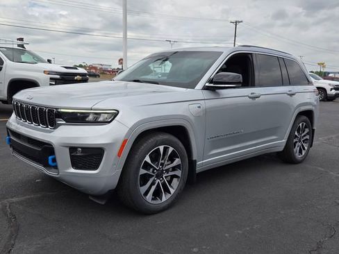 Used 2023 Jeep Grand Cherokee Overland w/ Advanced Protech Group III AWD/4WD image 7