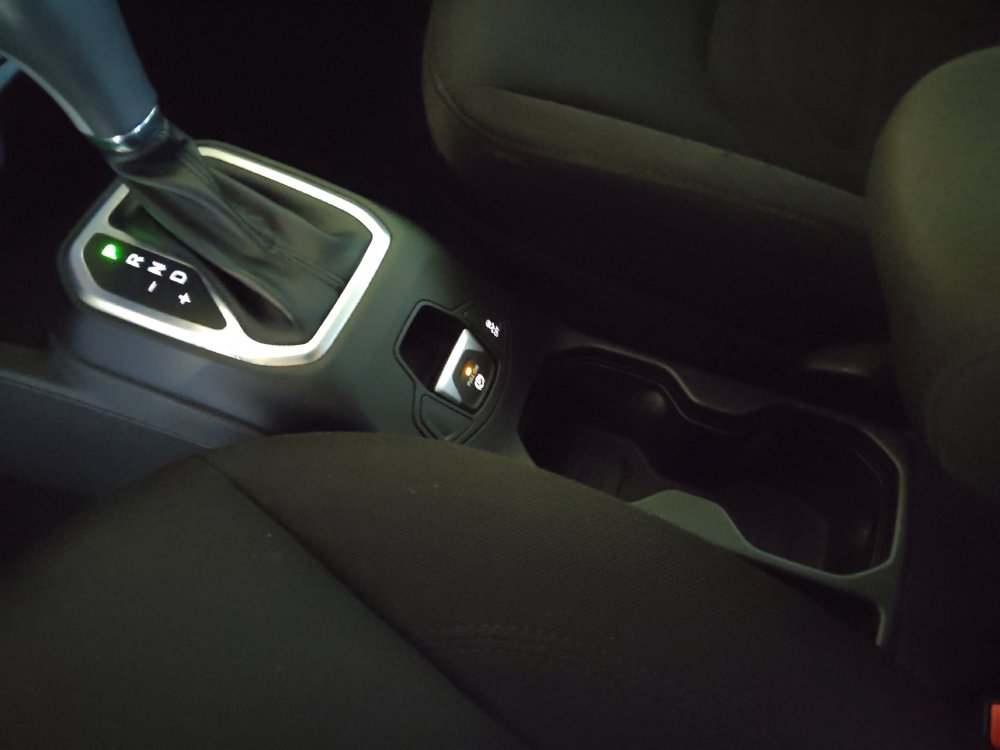 Used 2020 Jeep Renegade Latitude FWD image 26