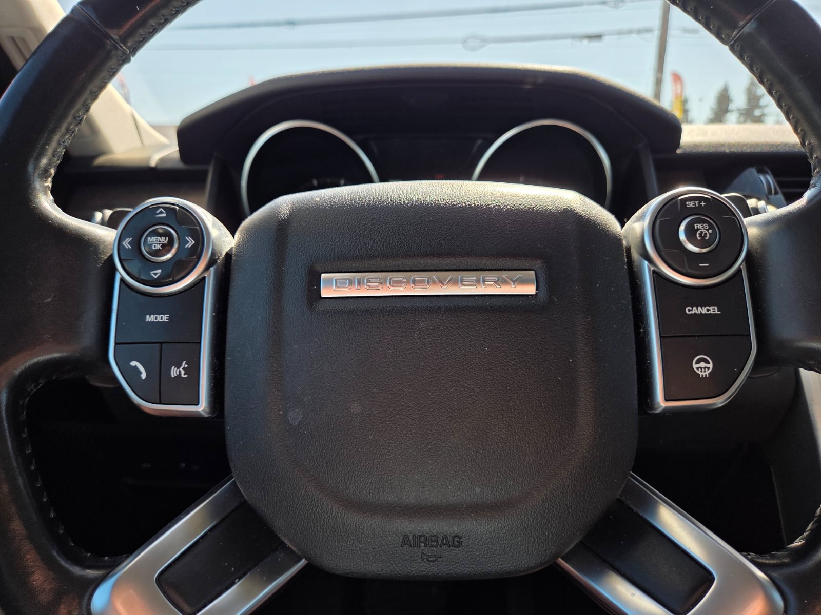 Used 2017 Land Rover Discovery HSE AWD/4WD image 21