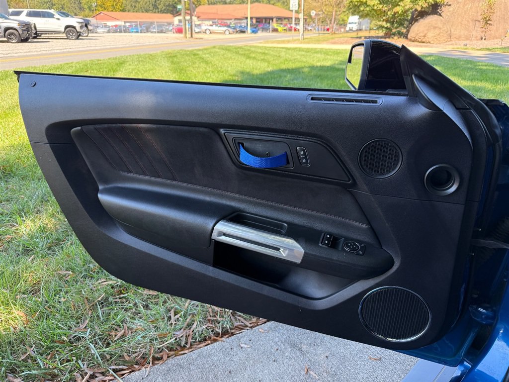 Used 2017 Ford Mustang GT Premium RWD image 46