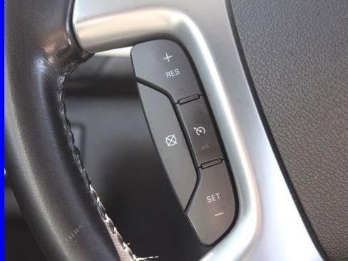 Used 2017 Chevrolet Traverse LT FWD image 30