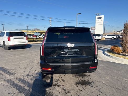 Used 2025 Cadillac Escalade Sport Platinum w/ LPO, ONYX Package image 7