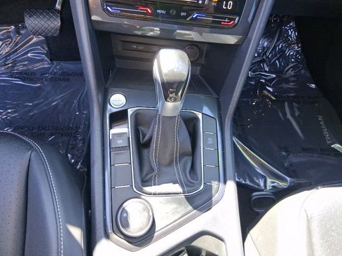 Used 2022 Volkswagen Tiguan SE image 15