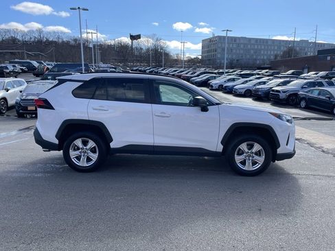 Used 2021 Toyota RAV4 LE image 7