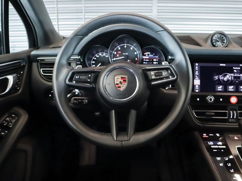Certified 2025 Porsche Macan image 13
