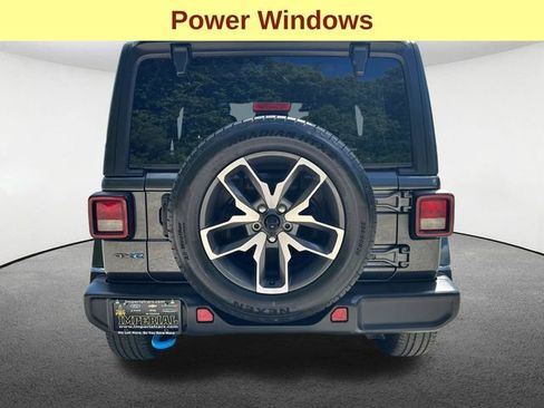 Used 2024 Jeep Wrangler Unlimited w/ Convenience Group AWD/4WD image 11