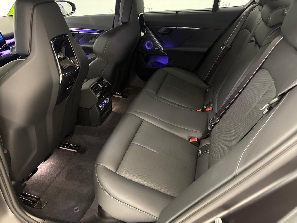 Used 2025 BMW M5 w/ Carbon Package AWD/4WD image 18