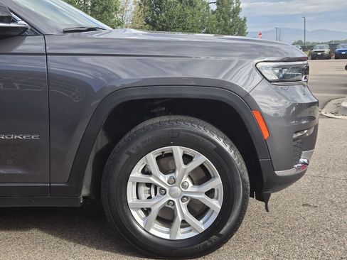 Used 2024 Jeep Grand Cherokee L Limited AWD/4WD image 9