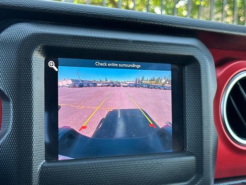 Used 2020 Jeep Gladiator Rubicon w/ Trailer Tow Package AWD/4WD image 18