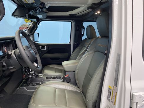 Certified 2025 Jeep Gladiator Mojave image 9