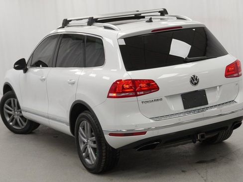 Used 2016 Volkswagen Touareg VR6 image 11