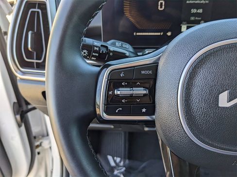 Certified 2025 Kia Sorento EX w/ Panoramic Sunroof Package image 33