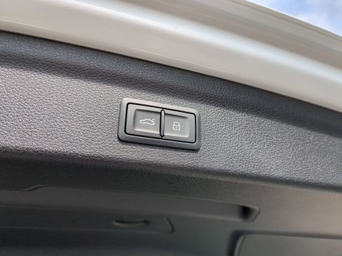 Certified 2025 Audi Q3 2.0T Premium w/ Convenience Package image 12