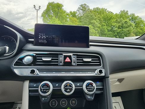 Used 2023 Genesis G70 2.0T AWD/4WD image 17