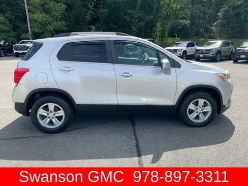 Used 2019 Chevrolet Trax LT w/ LT Convenience Package AWD/4WD image 39