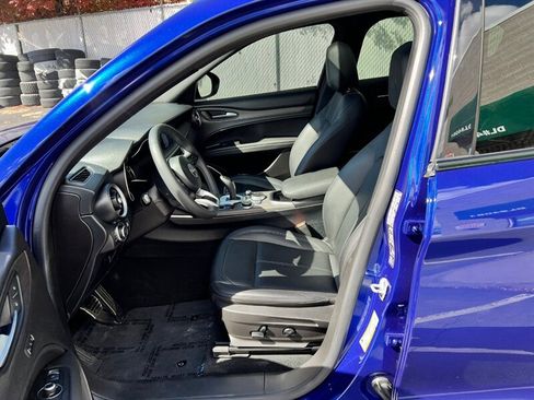 Used 2023 Alfa Romeo Stelvio Ti image 17