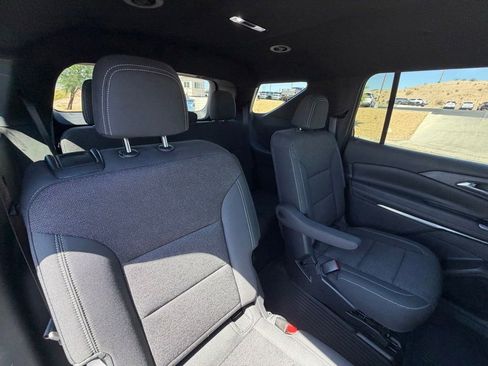 Used 2024 Chevrolet Traverse LT w/ Trailering Package FWD image 16