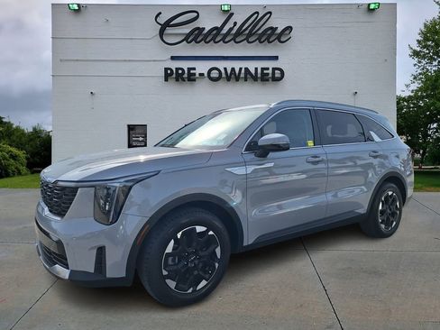 Used 2025 Kia Sorento S image 7