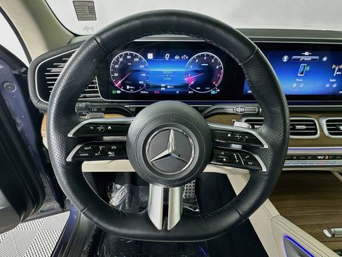 Certified 2025 Mercedes-Benz GLS 450 4MATIC image 11