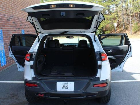 Used 2018 Jeep Cherokee Trailhawk AWD/4WD image 21