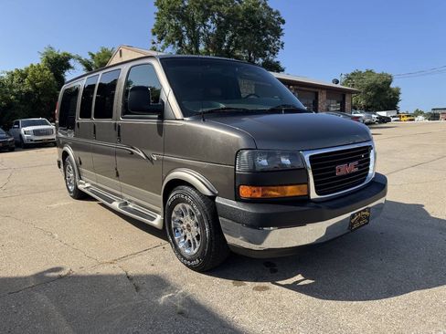 Used 2004 GMC Savana 1500 w/ Preferred Equipment Group RWD image 3